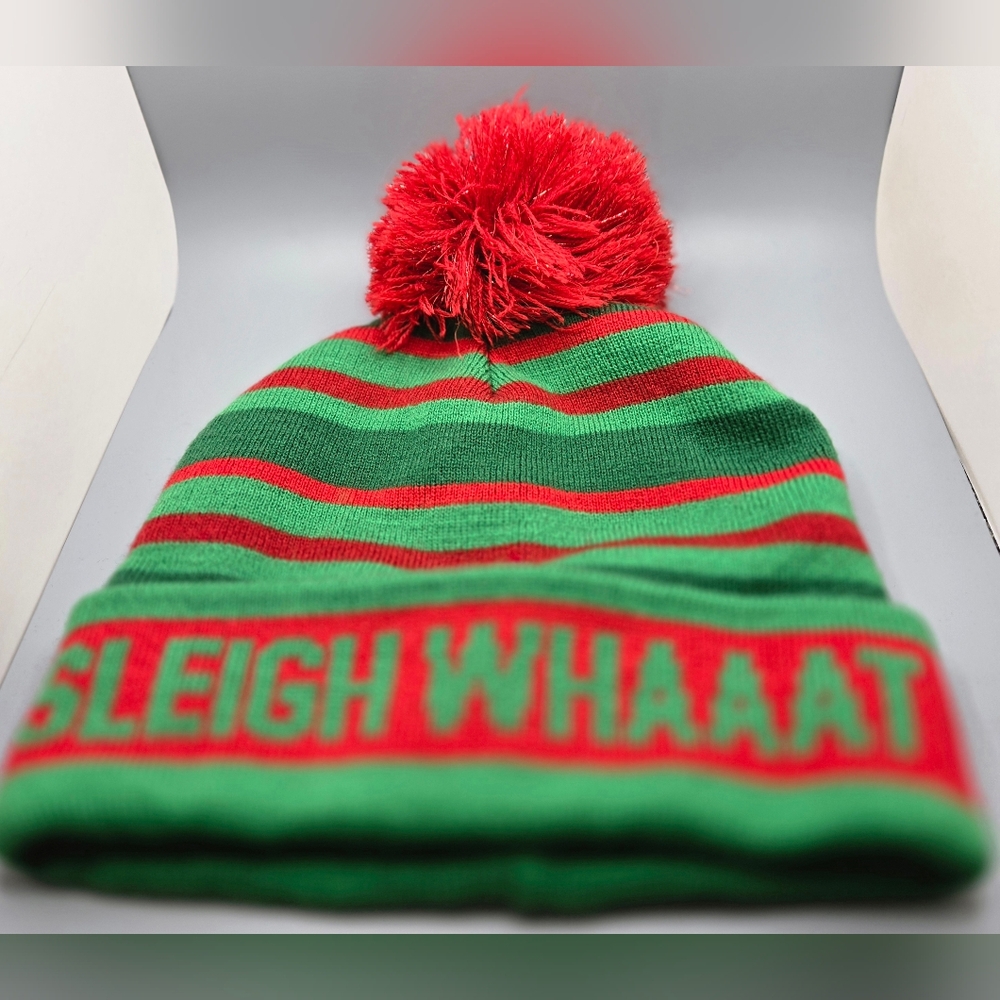 Festive Knit Beanie Pom Pom Red & Green for Christmas Ages 14 & Older NWOT ❄️